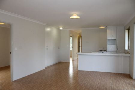 Solar Panels & Air Con - Photo 3