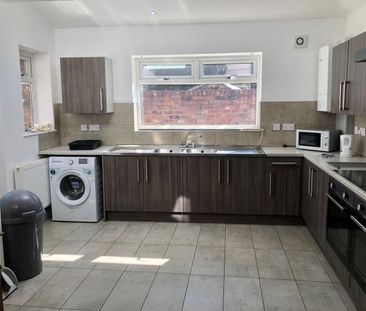 8 Bed Terraced House, Kenmare Road, L15 - Photo 3
