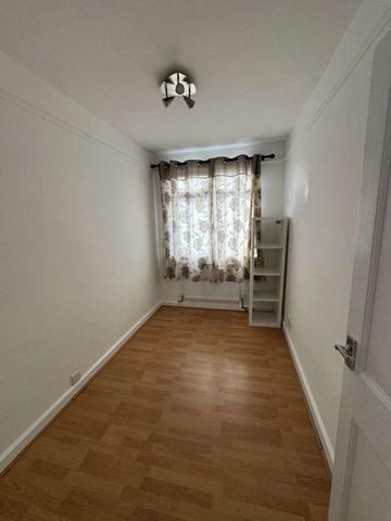 Princes Road, Ilford, IG6 - Photo 4