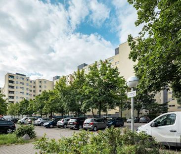 3-Zimmer Wohnung mit Balkon &amp; Aufzug in Berlin-Staaken f&uuml;r... - Foto 1