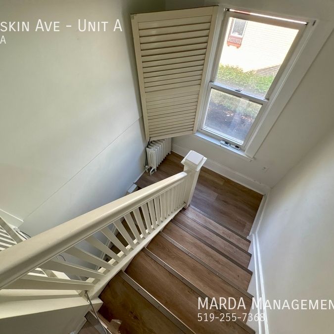 ROOM FOR RENT - STEPS FROM THE UNIVERSITY OF WINDSOR- ALL INCLUSIVE - Photo 1