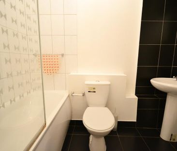 2 bedroom flat to rent - Photo 6