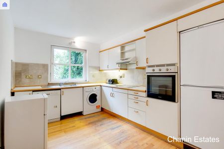 1 bedroom in a house share to rent - Photo 2