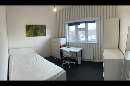 Room in a Shared House, Burnley Road, NW10 - Photo 5