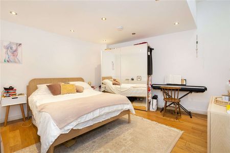 A two double bedroom modern house set within a private gated mews development just moments from Newington Green. - Photo 3