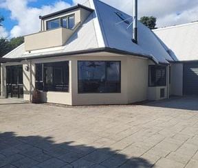 Charming Raumati 3BR Home with stunning seaviews - Photo 6