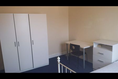 Room in a Shared House, Alfreton Road, NG7 - Photo 3