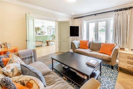 5 bedroom detached house to rent - Photo 2