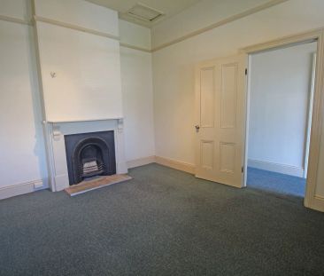 SPACIOUS 4 BEDROOM FAMILY HOME IN A POPULAR LOCATION - REAR PARKING... - Photo 1
