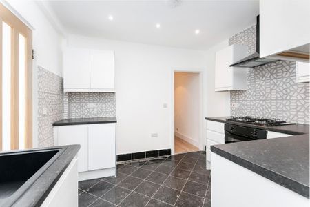 2 bedroom flat to rent - Photo 4