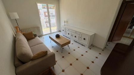 Piso de alquiler en Calle de Artajona, Valdezarza - Foto 2