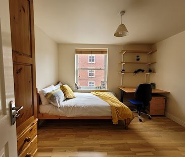 Room 4 Available, En Suite, 11 Bedroom House, Willowbank Mews- Student Accommodation Coventry - Photo 2