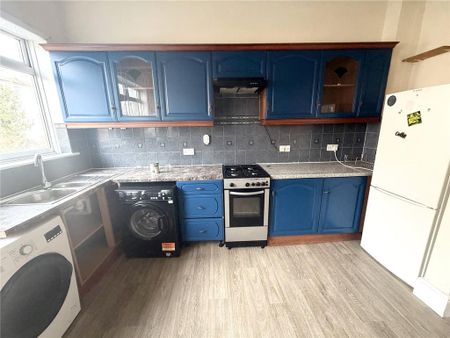 1 bedroom in a house share to rent - Photo 2