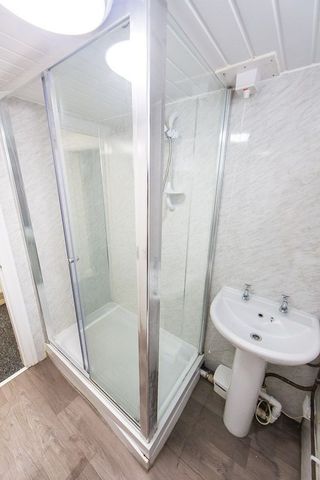 Elizabeth Street, Hyde Park, Leeds - Photo 2