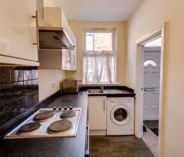 property to rent Aviary Place, Leeds, West Yorkshire, LS12 - Photo 2