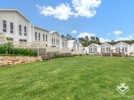 Modern Architecture Townhome in Prime Everton Hills Location - Photo 2