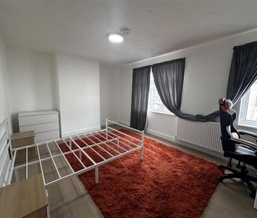 4 bedroom terraced house to rent - Photo 3