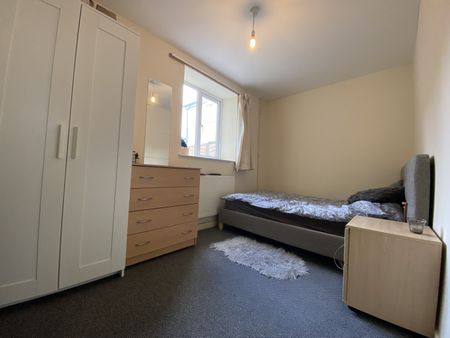 Gold Street, Adamsdown - Photo 3