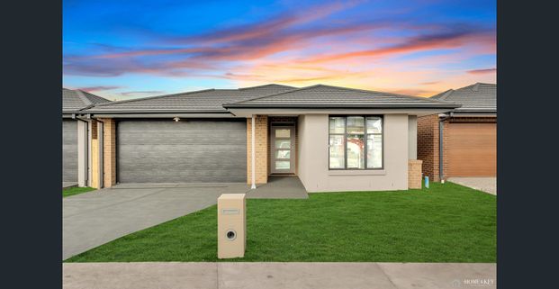 Modern 4- Bedroom Home - Photo 1