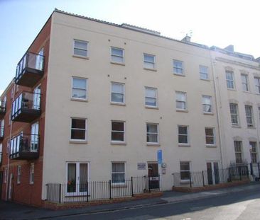 A lovely two bedroom flat available to rent within walking distance... - Photo 5