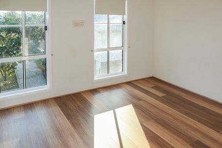 IMPRESSIVE FAMILY HOME - Photo 5