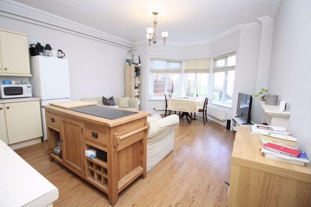 1 bedroom in a house share to rent - Photo 1