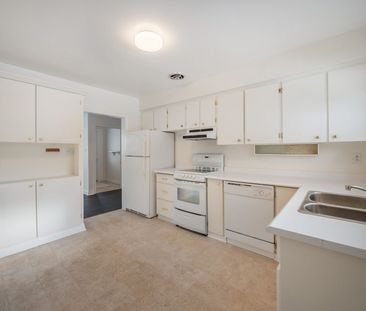 For Lease - 3 Merredin Place, Toronto, Ontario - Photo 3