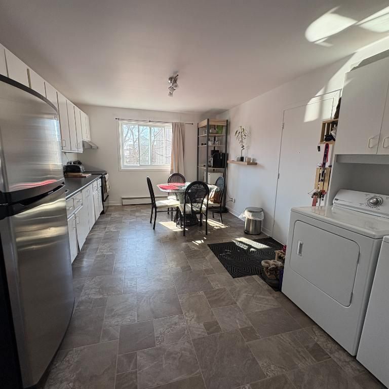 4 1/2 à Ste-Foy près de tout disponible 1e juillet - Photo 1