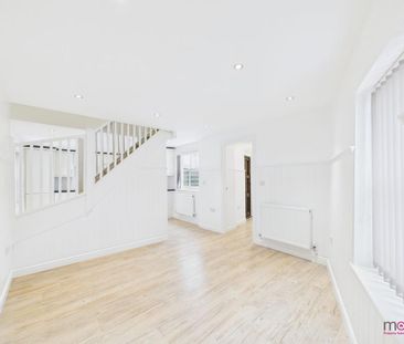 2 bedroom end of terrace house to rent - Photo 3