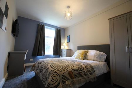 4 bedroom apartment to rent - Photo 4