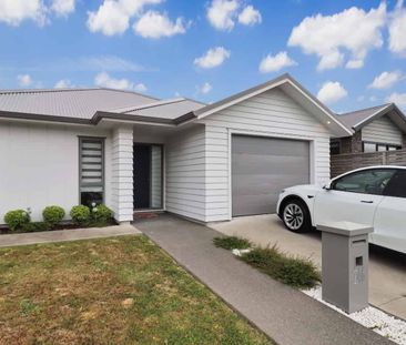 Modern Three-bedroom Home - Photo 2