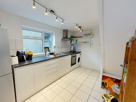Terraced House to rent on - Photo 2