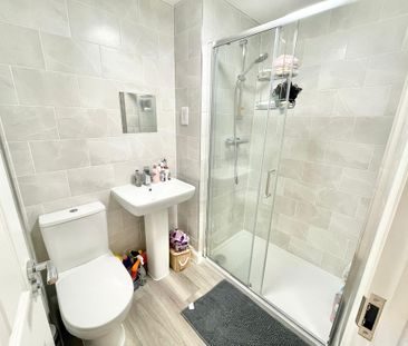 1 bedroom in a house share to rent - Photo 1