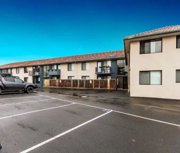 “Cozy & Convenient Living in Maidstone” - Photo 2