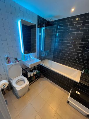 Studio Flat, Laker House, E16 - Photo 1