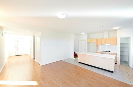 Four Bedroom, 3 Bathroom Townhouse - Photo 4