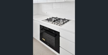 Spacious Brand-New 2-Bedroom Granny Flat with High Ceilings - Photo 3