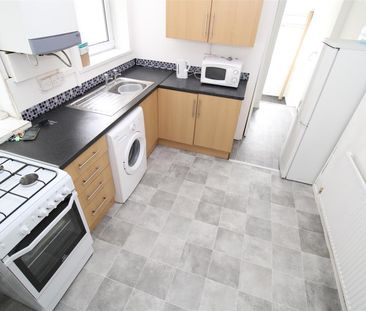 Room For Rent Queen Street, Pontypridd - Photo 3