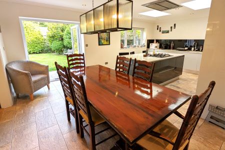 Orchard Mains, Woking, Surrey, GU22 - Photo 5