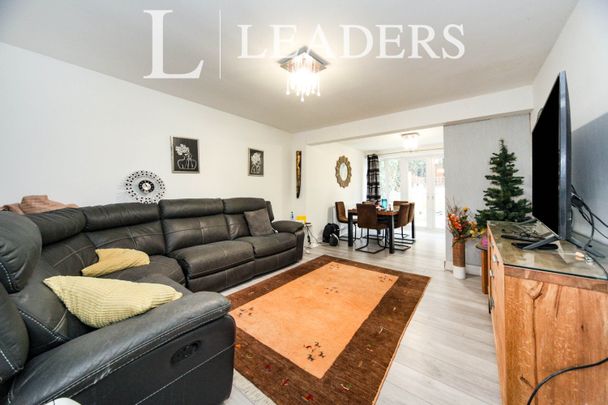 3 bedroom bungalow to rent Deep Denes, Luton, LU2 - Photo 1