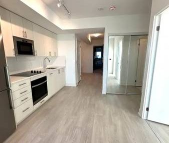 Brand-New 1+Den Condo on the 15th Floor (Parking Included) - Photo 4