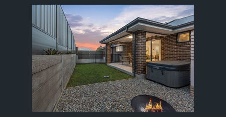 Modern Family Home - Photo 5