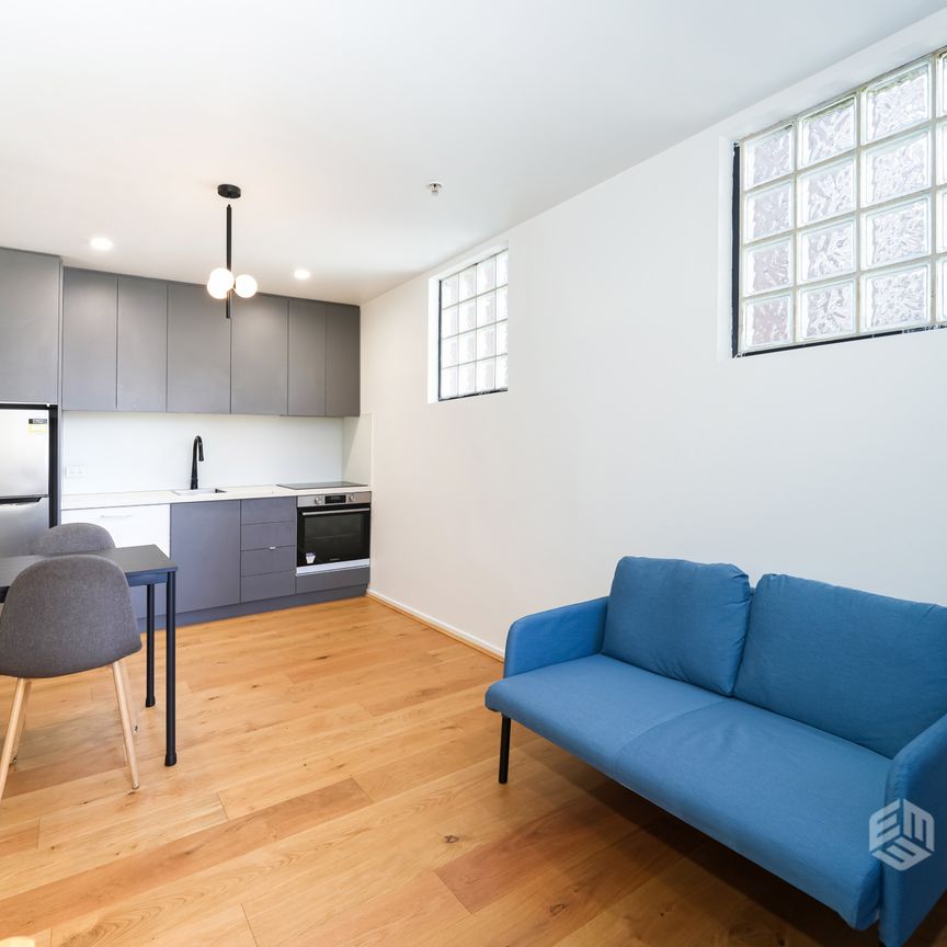 Fully Furnished 2BED 1 BATH - Apartment for rent in Melbourne CBD - Photo 1