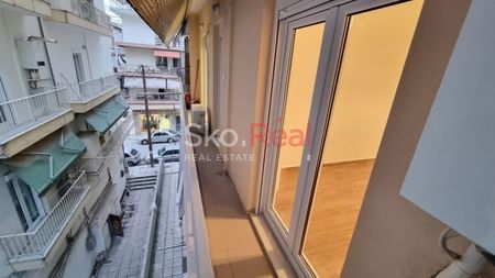 ΕΝΟΙΚΙΑΖΕΤΑΙ ριζικά ανακαινισμένο διαμέρισμα πλαϊνό 61τ.μ. στον 2ο όροφο με ασανσέρ. - Photo 4