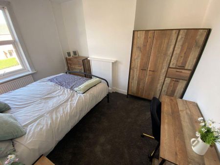 1 bedroom in a house share to rent - Photo 5