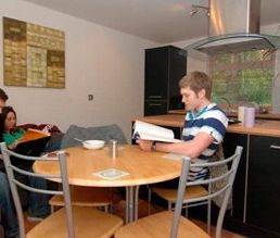 Superb 5 Bed Townhouse - Photo 1