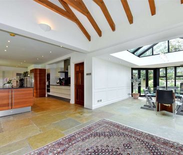 A rarely available and substantial family home in a private positio... - Photo 6