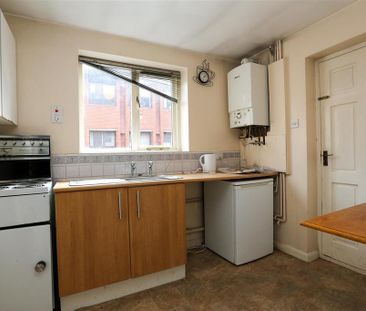 2 bedroom flat to rent - Photo 3