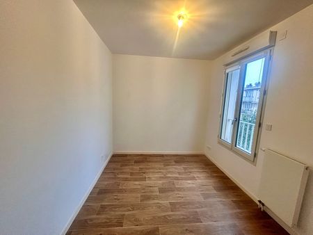 Location Appartement 4 pièces 82m² ST DENIS 93200 - Photo 2