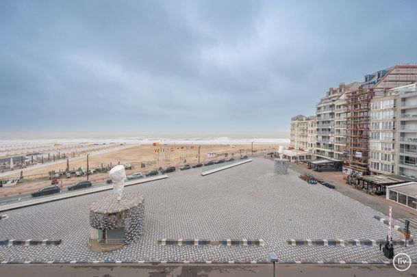 ONGEMEUBELD - UNIEK 3 slaapkamer appartement gelegen op het RUBENSPLEIN met een prachtig open ZEEZICHT. - Photo 1